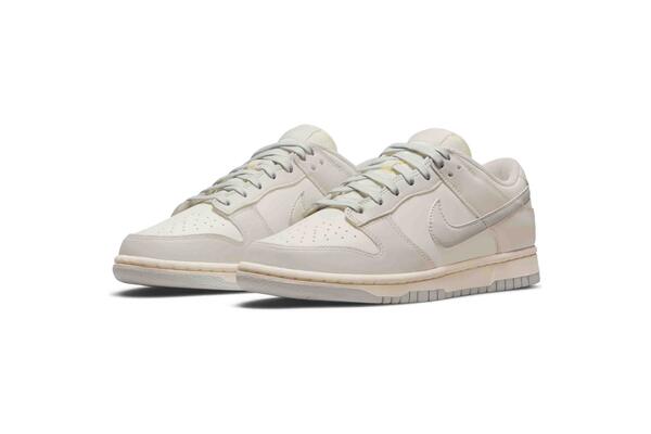 Nike WMNS DUNK LOW 